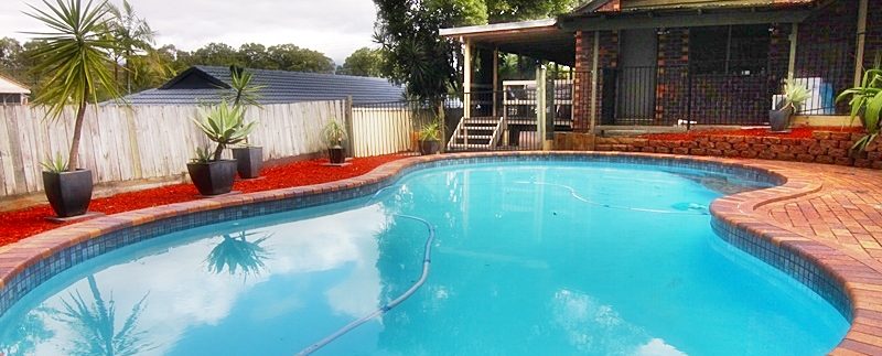 pool to back of house