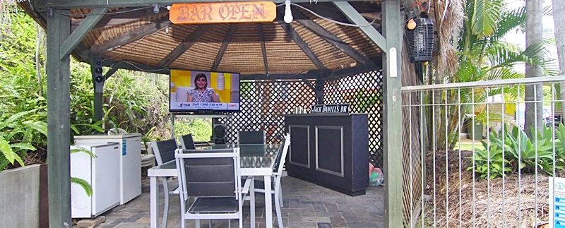 12 Clutha - outdoor bar