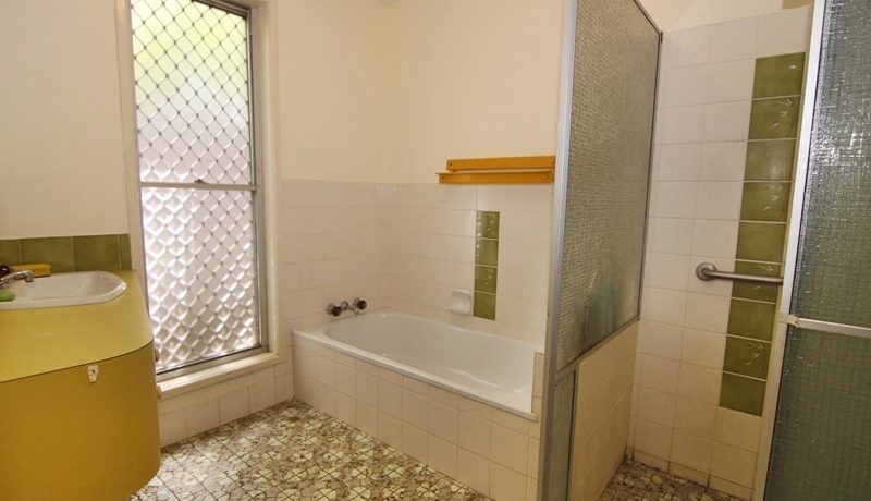 9 Jerrawa - bathroom