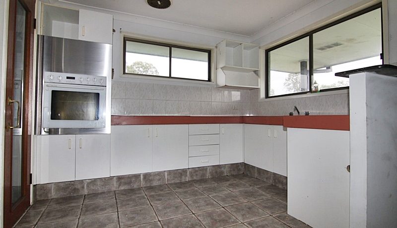 16 Jerrawa - kitchen 1