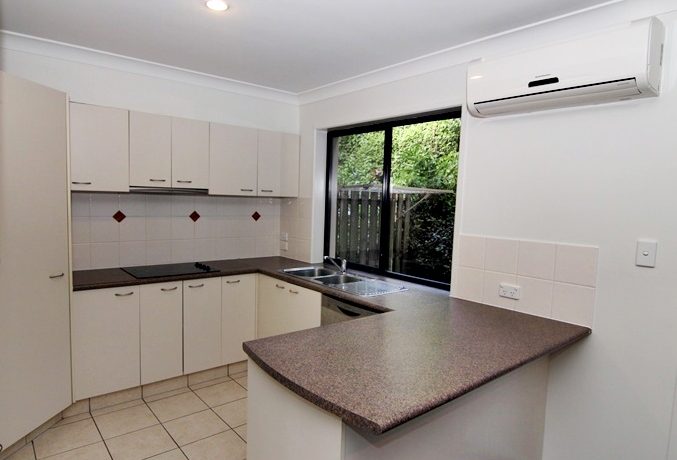 26-4 Bushmead - kitchen