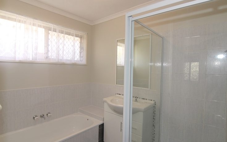 1-7 Coleridge - bathroom