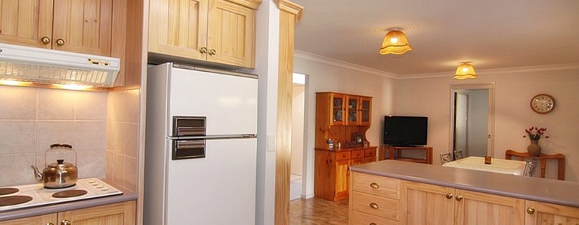 2 Brae - Kitchen to dining