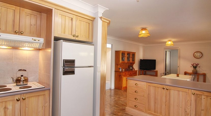 2 Brae - Kitchen to dining