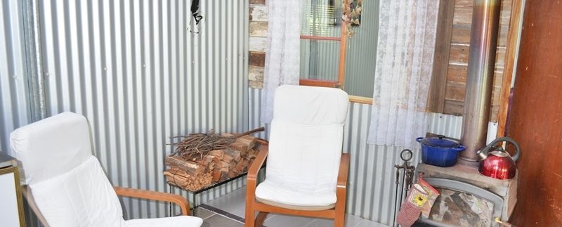 2699 Springbrook - sitting area