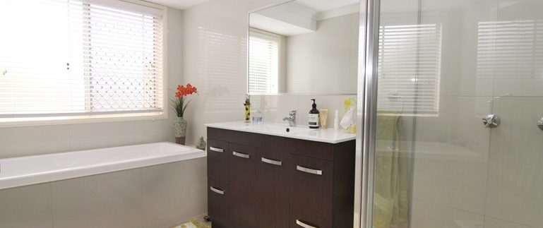 30 Kilmarnock - bathroom